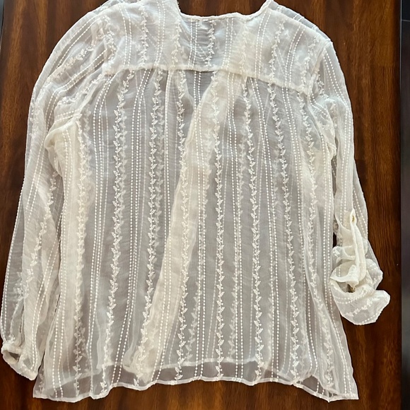 Tt Collection‎ Ivory Blouse - Size M. - Picture 9 of 13